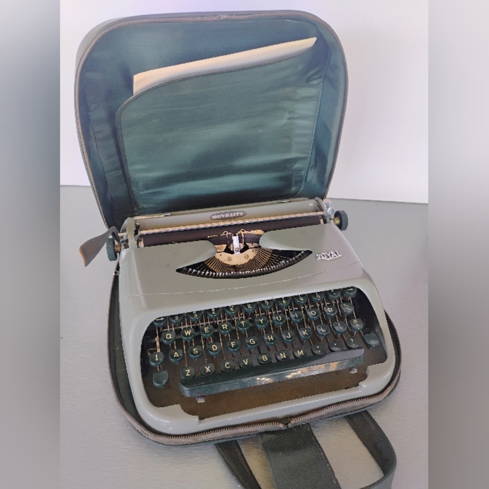Vintage Royalite Portable Typewriter